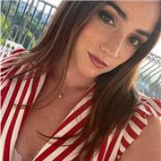 Docente di Scienze Biologiche impartisce lezioni di Biologia